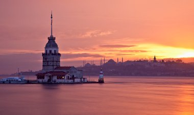 İSTANBUL’DAKİ ÜNİVERSİTE MEZUNU GENÇLER UMUTSUZ VE KAYGILI