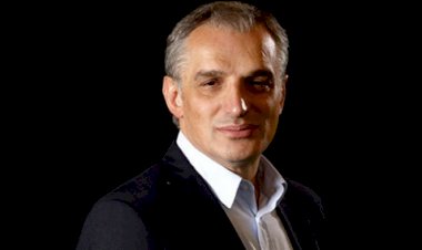 Mustafa Karaalioğlu Bu yangın üflemekle sönmez