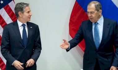 Blinken ile Lavrov İzlanda'da yüz yüze görüştü