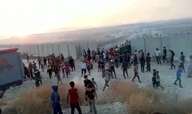 Türkiye'nin kurduğu kamptaki Suriyeliler ayaklandı.
