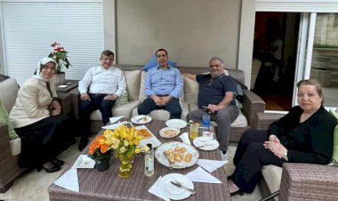 Davutoğlu eski Cumhurbaşkanı Turgut Özal'ın eşi Semra Özal'ı ziyaret etti.