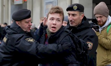 US, EU Accuse Belarus of Terrorism After Plane Diverted to Arrest Journalist