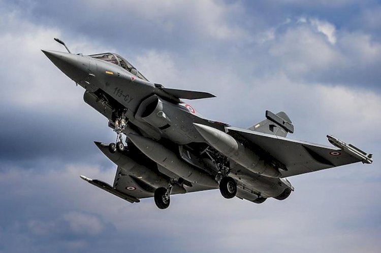 Mısır Savunma Bakanlığı, Fransa ile 30 adet Rafale tipi savaş uçağı  için sözleşme imzaladı
