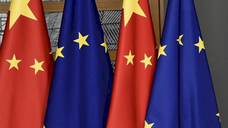 AB, Çin'le imzaladığı yatırım anlaşmasının Avrupa Parlamentosu'ndaki onay sürecini askıya aldı
