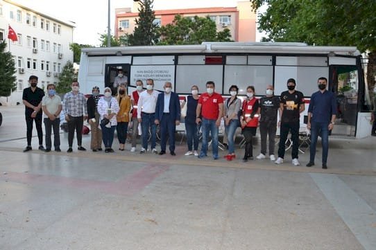 MHP Karşıyaka İlçe Teşkilatı'ndan Kan Bağışı