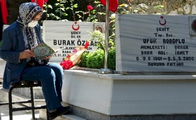 Bursa'da şehit yakınları mezarlığa koştu