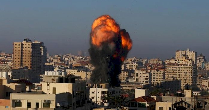 İsrail Gazze’de uluslararası medya kuruluşlarının bulunduğu binayı vurdu