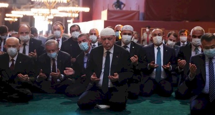 "Türkiye'de büyük bir fiyasko, tam bir çöküş yaşanıyor"