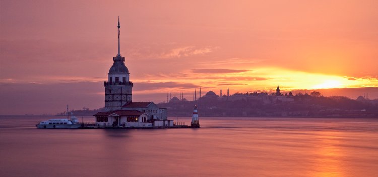 İSTANBUL’DAKİ ÜNİVERSİTE MEZUNU GENÇLER UMUTSUZ VE KAYGILI