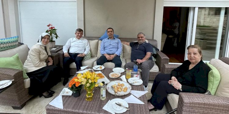 Davutoğlu eski Cumhurbaşkanı Turgut Özal'ın eşi Semra Özal'ı ziyaret etti.