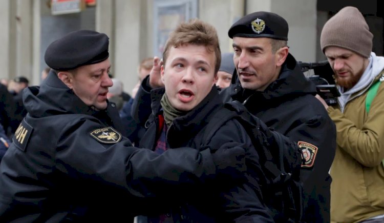 US, EU Accuse Belarus of Terrorism After Plane Diverted to Arrest Journalist