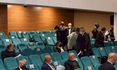 Atatürk'e saldırıları kınama bildirisine MHP'liler destek verince AKP’liler salonu terk etti