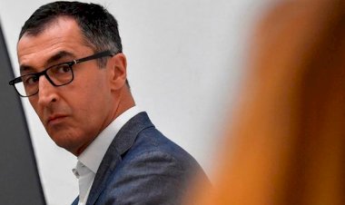 Cem Özdemir'den Türk aktivistlere ve Rusya'ya karalama kampanyası suçlaması