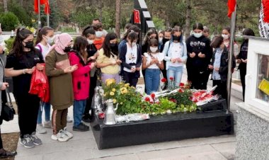 Şehit Şenay Aybüke öğretmen kabri başında anıldı