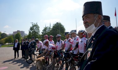 Komutanlarına vefa için pedallayacaklar