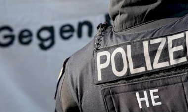 Hessen'de 49 polis aşırı sağcı sohbetlere katıldı