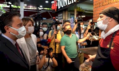 ALİ BABACAN İZMİR’DE VATANDAŞLA BULUŞTU