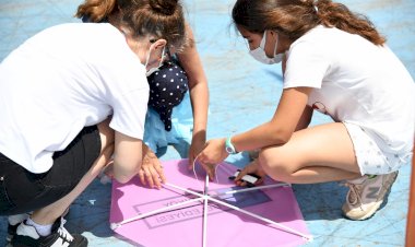 KADIKÖY’DE UÇURTMA FESTİVALİ RENKLİ GÖRÜNTÜLERE SAHNE OLDU