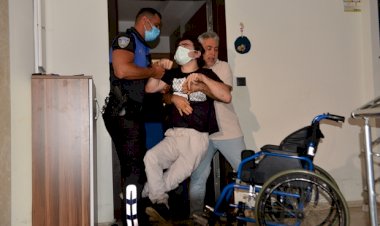 Engelli şehit çocuğunu sınava polisler götürdü