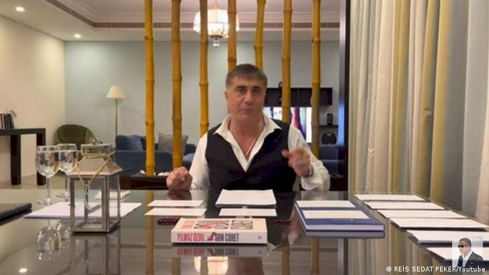 Sencar: Peker videolarından AKP seçmeninin yarısının haberi yok