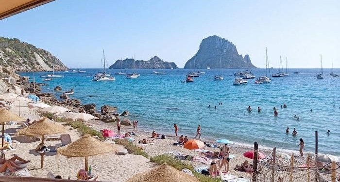 İspanya sınırlarını aşılanmış turistlere açtı