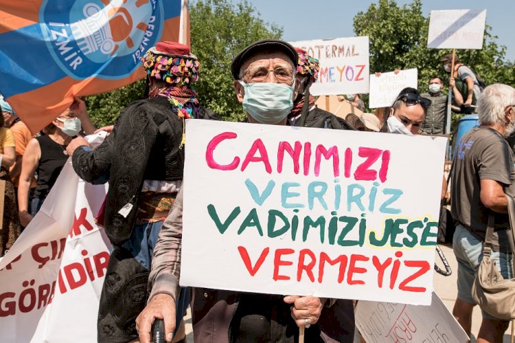 İzmir’in Orhanlı Köyünde Jeotermale Karşı Davullu Zurnalı Eylem Yapan Köylüler Toplantıyı Durdurdu