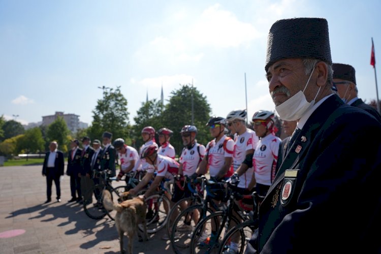 Komutanlarına vefa için pedallayacaklar