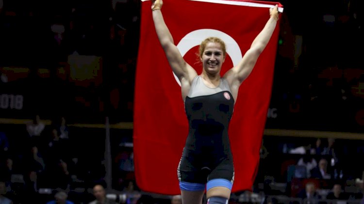 Milli güreşçi Buse Tosun'dan gümüş madalya