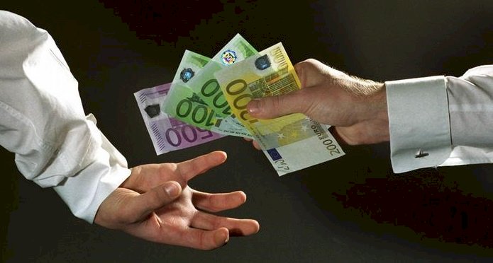 Avrupalılar yolsuzluk ve rüşvetten şikayetçi