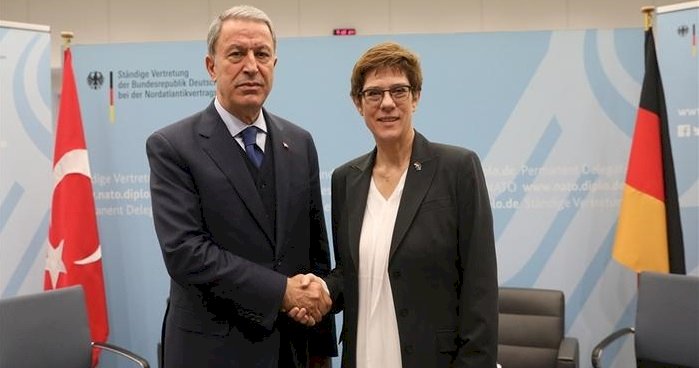 Almanya Savunma Bakanı Türkiye'ye gidiyor