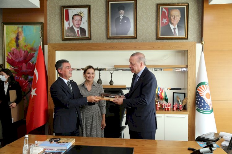 Cumhurbaşkanı Recep Tayyip Erdoğan, Gölbaşı Belediyesi'ni ziyaret etti. 