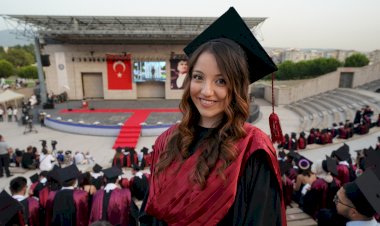 Ege Tıp 61. dönem mezunlarını verdi