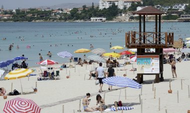 Çeşme’ye tatilci akını, plajlar doldu taştı!