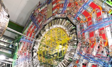 CERN, karanlık maddenin izini sürüyor 