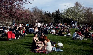 Covid-19 vakaları: "Dördüncü pik daha erken gelebilir"