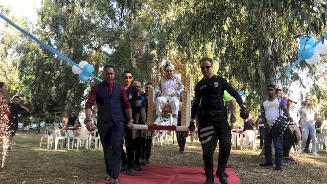 Adana'da polisler şehit çocuğunu sünnet düğününde yalnız bırakmadı