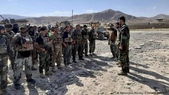 Tacikistan Afgan sınırına 20 bin asker gönderiyor