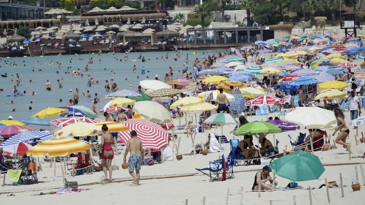 Çeşme’ye akın devam ediyor