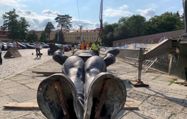 Lviv'deki Sovyet anıtı kaldırıldı