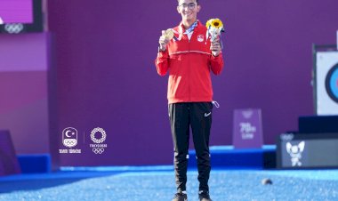 Olimpik Anneler projesinin sporcularından Mete Gazoz Altın Madalya kazandı 