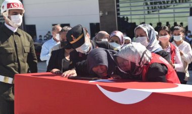 Şehit Muhammed Öztürk son yolculuğuna uğurlandı! Gözyaşları sel oldu