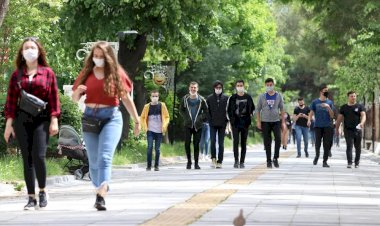 Doç. Dr. Sinan Ateş: Gençler öfkeli, Z kuşağı apolitik değil depolitik