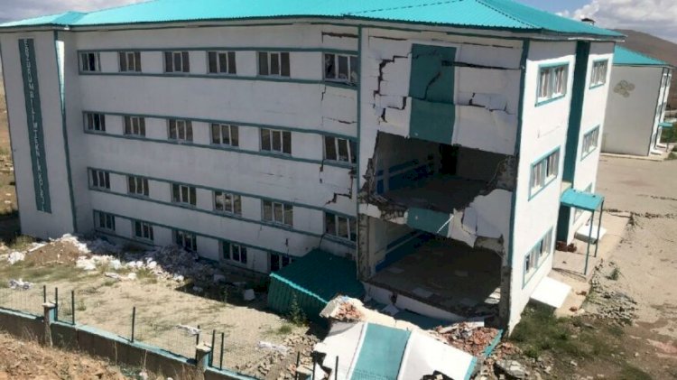 Milyonlarca liraya kurulan okul ve fabrikalar harabeye döndü