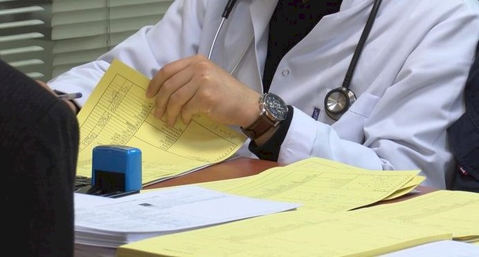 Aile hekimleri "ceza yönetmeliği"ne karşı iş bırakıyor