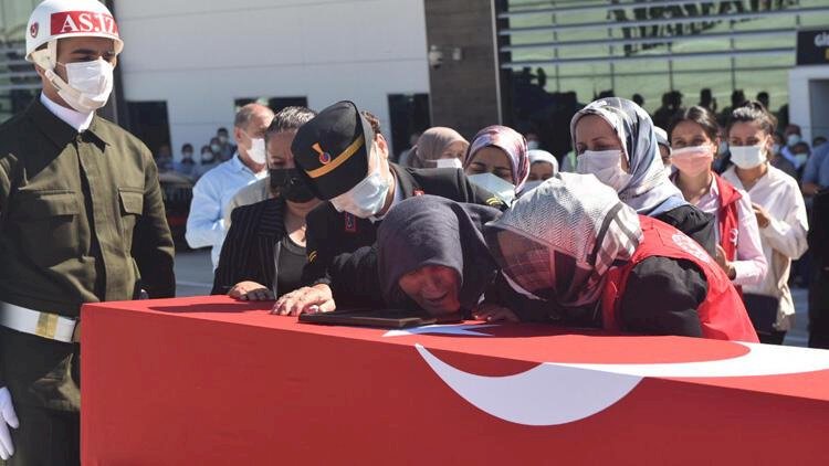 Şehit Muhammed Öztürk son yolculuğuna uğurlandı! Gözyaşları sel oldu