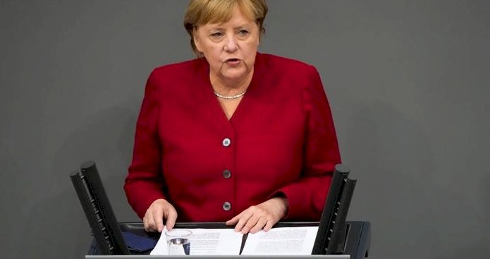 Merkel: Taliban'la görüşülmeli