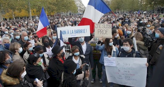 Fransa, radikal İslamcılarla mücadeleyi sertleştiriyor