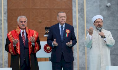 Adli yıl dua ile açıldı. Yargıtay Başkanı cübbesiyle dua etti
