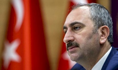 Abdülhamit Gül'den 'Beyaz Toros ve siyah Audi çıkışı