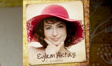 Eylem Aktaş - Bir Fırtına Tuttu Bizi